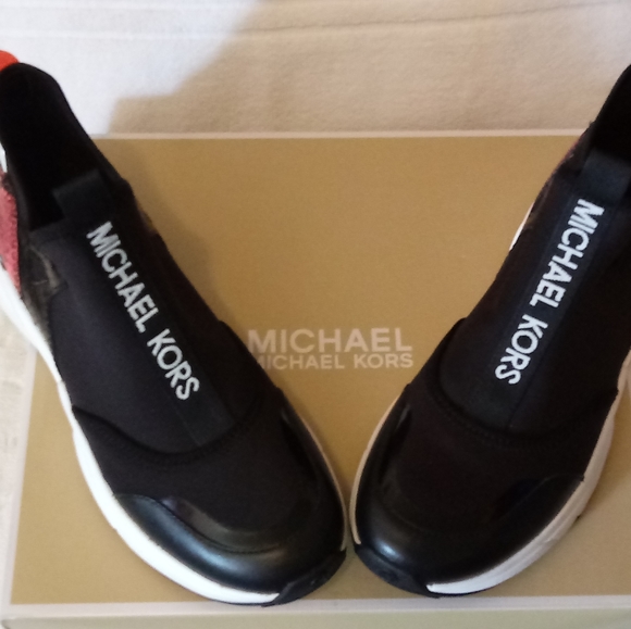 "New" Michael Kors Willow Slip On Scuba Sneakers - Picture 8 of 16